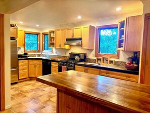 Private kitchen - Quiet, 2.5 bedroom Healthy House between Fairfax and Point Reyes station (Lagunitas-Forest Knolls)