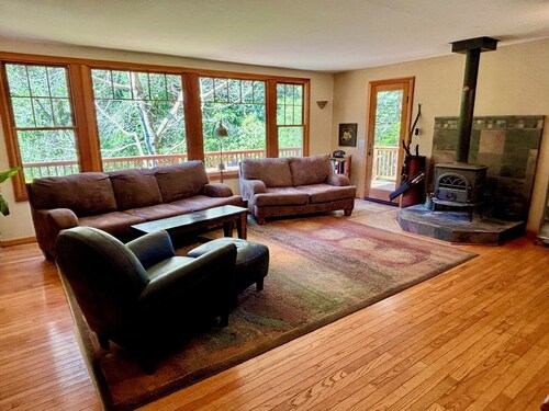 Quiet, 2.5 bedroom Healthy House between Fairfax and Point Reyes station