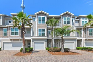 Exterior - ⛱️Heated Community Pool-Gorgeous 4BR Townhome-Walk to beach-Emerald Escape⛱️ (Miramar Beach)