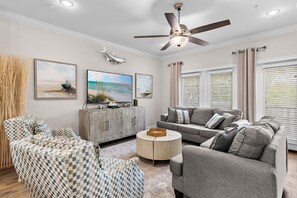 Smart TV - ⛱️Heated Community Pool-Gorgeous 4BR Townhome-Walk to beach-Emerald Escape⛱️ (Miramar Beach)
