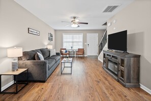 Living area - The Cottage at Governors Crossing w/ Pool (0.8 Miles from Winery) (Clarksville)