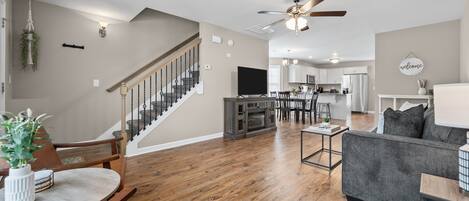 Smart TV, fireplace