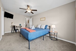 Room - The Cottage at Governors Crossing w/ Pool (0.8 Miles from Winery) (Clarksville)