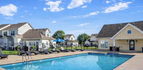 The Cottage at Governors Crossing w/ Pool (0.8 Miles from Winery)