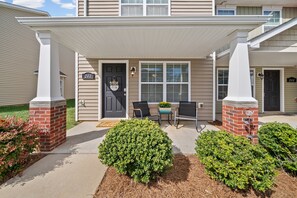 Exterior - The Cottage at Governors Crossing w/ Pool (0.8 Miles from Winery) (Clarksville)