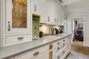 House - Tranquil 3-bed Home Zone 2 Near Central (London)