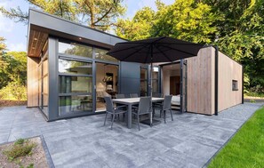 Outdoor dining - Awesome home in Wenum-Wiesel with WiFi (Wenum-Wiesel)