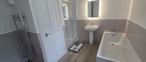 Shower, hair dryer, towels