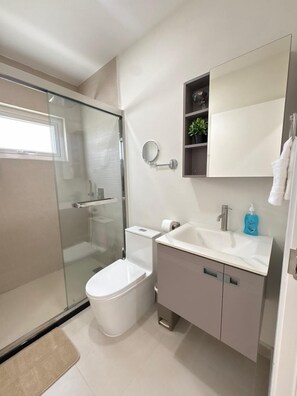 Shower, hair dryer - Orquidea Apt 1- NEW 2 bdr-2bth with pool-perfect retreat (Washington)