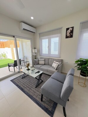 TV - Orquidea Apt 2- NEW 2 bdr-2bth with pool-perfect retreat (Washington)
