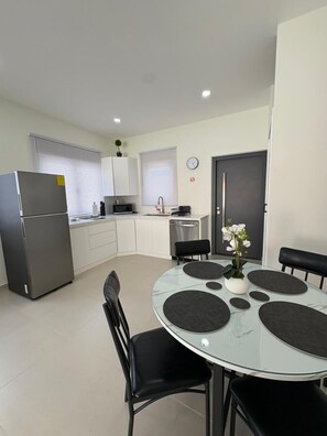 Dining - Orquidea Apt 3- NEW 2 bdr-2bth with pool-perfect retreat (Washington)
