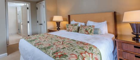 Tabla de planchar con plancha, cuna de viaje, wifi y ropa de cama