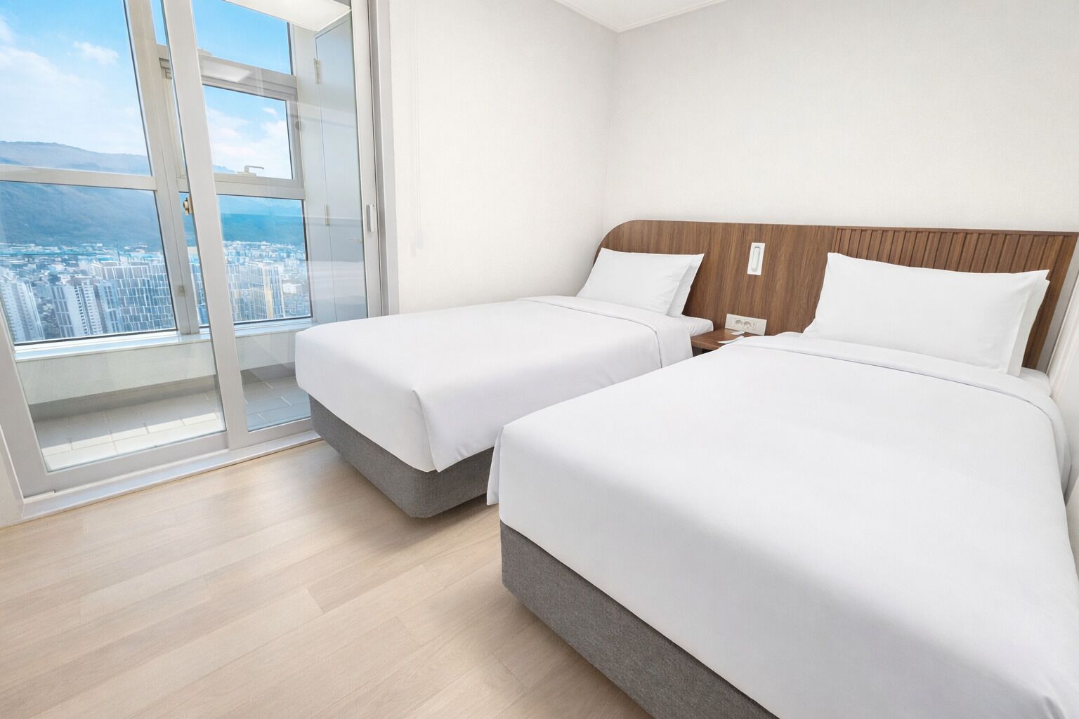 De Mer Junior Suite_Twin_City view