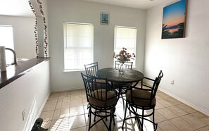 Dining - Charming 4-bedroom house closes downtown Dallas (Dallas)