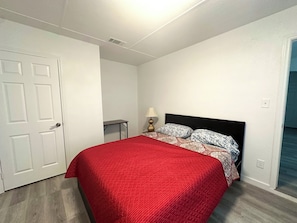 Iron/ironing board, Internet, bed sheets - Charming 4-bedroom house closes downtown Dallas (Dallas)