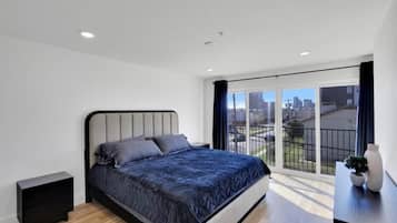 Tabla de planchar con plancha, cuna de viaje, wifi y ropa de cama