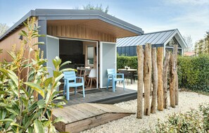 Outdoor dining - 2 bedroom lovely home in Heinkenszand (Heinkenszand)