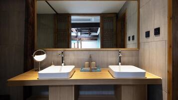 Family Room, Patio, Courtyard View | Bathroom