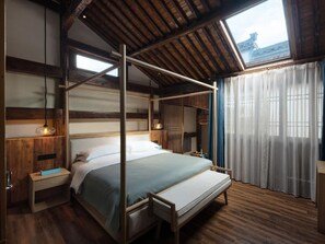 Tweepersoonskamer, terras, uitzicht op de binnenplaats