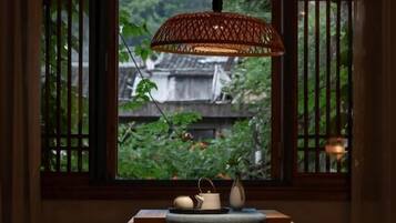 Habitación doble, patio, vista al patio | Interior