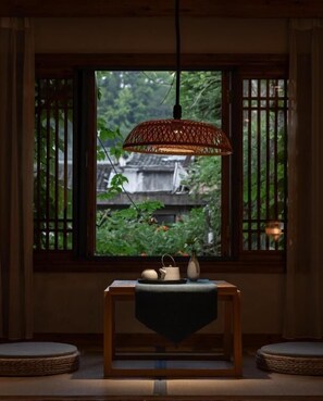 Tweepersoonskamer, terras, uitzicht op de binnenplaats | Interieur