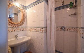 Shower, hair dryer - Pet friendly home in Anacapri with WiFi (Anacapri)