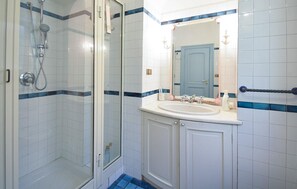 Shower, hair dryer - Pet friendly home in Anacapri with WiFi (Anacapri)