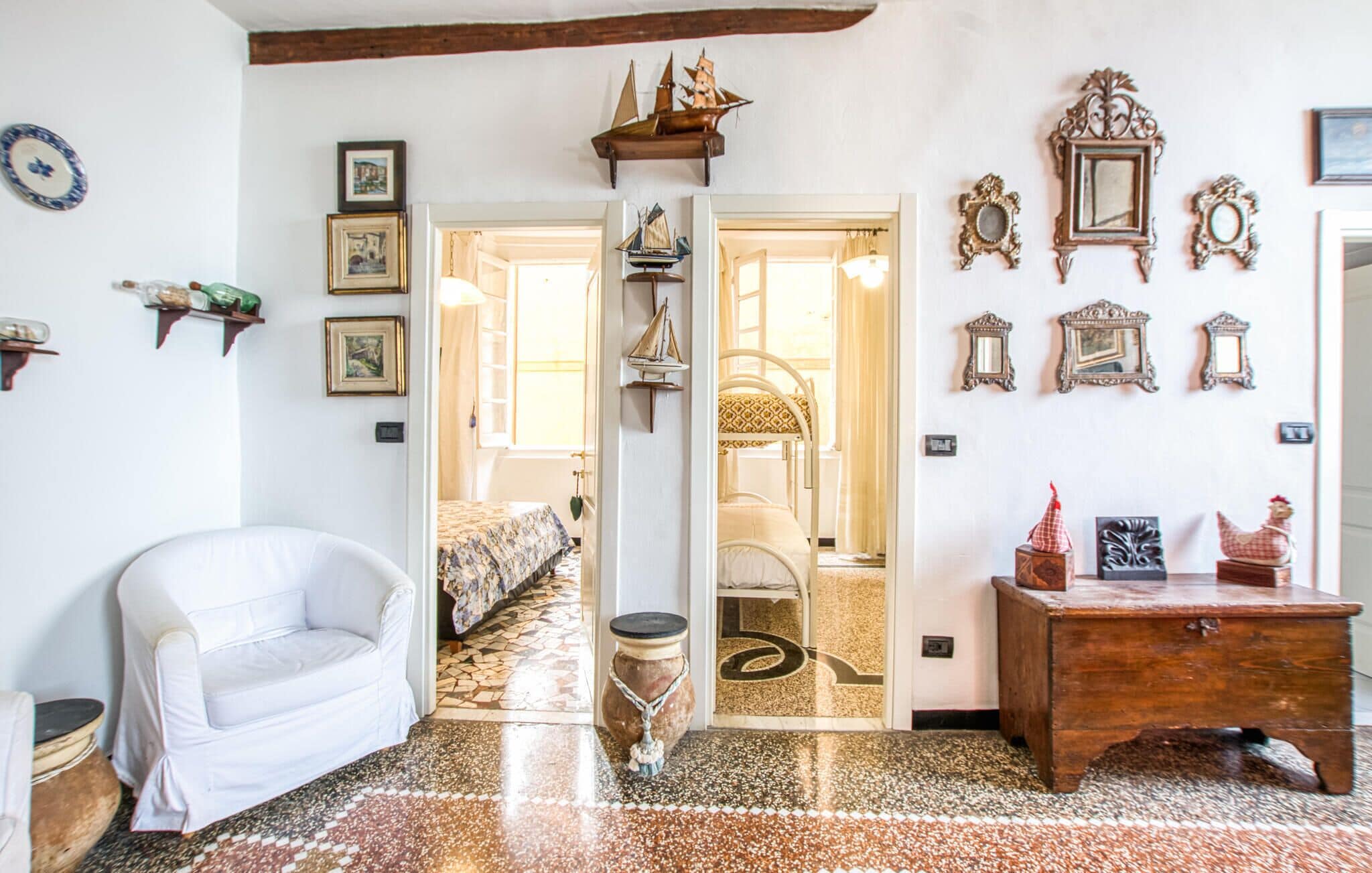 2 habitaciones, tabla de planchar con plancha y cuna de viaje 