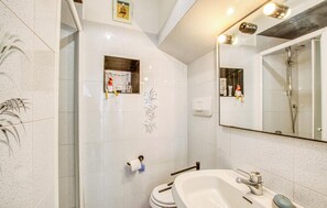 Shower, hair dryer - 2 bedroom amazing apartment in Camogli (Camogli)