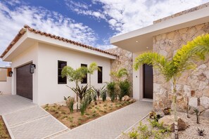 Exterior - New 4BR Ocean View Villa with Airport Transport (Cabo San Lucas)