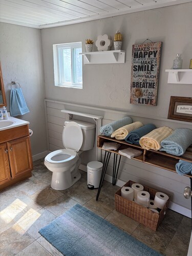 “Kozy on Kingsway” is a charming 4-bedroom house in Cape -The City of Roses