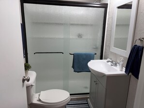 Handtücher, Seife, Toilettenpapier