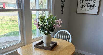 “Kozy on Kingsway” is a charming 4-bedroom house in Cape -The City of Roses