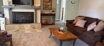 “Kozy on Kingsway” is a charming 4-bedroom house in Cape -The City of Roses