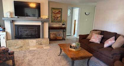 “Kozy on Kingsway” is a charming 4-bedroom house in Cape -The City of Roses