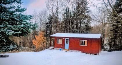 Charming 1-bedroom cabin with heat & ac in cozy Oakfield