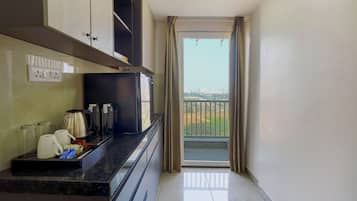 Luxury Room | Desk, laptop workspace, free WiFi
