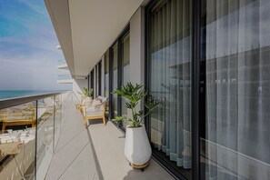 Terrace/patio - Morros Kai Luxe, Oceanfront, 8 PPL, Beach Access, Pool, Views (Cartagena)