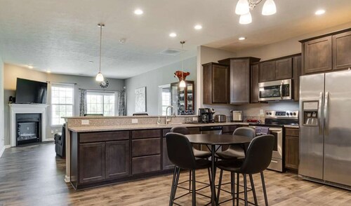 A Beautiful Three Bedroom Bungalow In The Heart Of  Avon Close To The Airport.