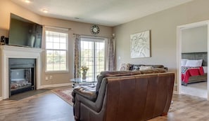 Living area - A Beautiful Three Bedroom Bungalow In The Heart Of Avon Close To The Airport. (Plainfield)