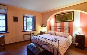 2 bedrooms, travel cot, free WiFi - 2 bedroom awesome home in Gioviano (Gioviano)