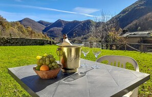 Outdoor dining - Gorgeous home in Pascoso (Pascoso)