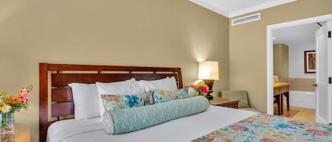 Tabla de planchar con plancha, cuna de viaje, wifi y ropa de cama