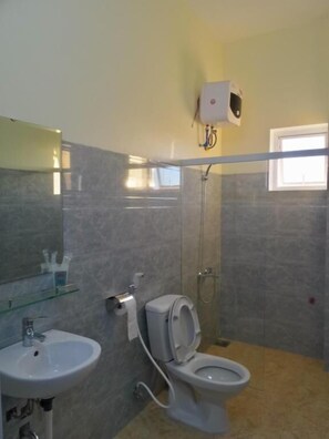 Classic-Studio, Balkon, Stadtblick | Badezimmer