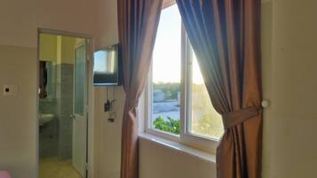 Classic Studio, Balcony, City View | Bathroom