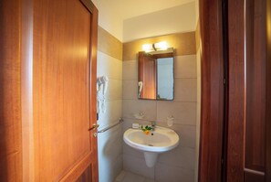 Shower, bidet, towels - Beach in 5 min | Pool Access | n.66, Otranto, Italy (Otranto)