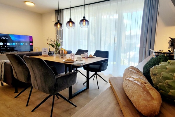 Appartement mit Balkon-Essbereich