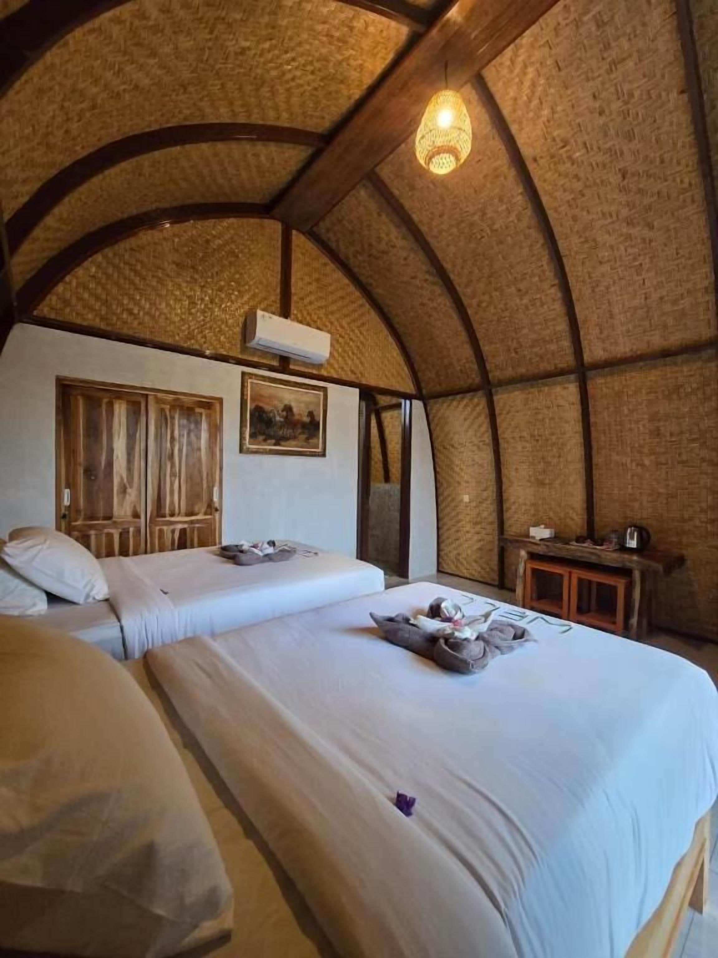 Superior Double or Twin Room, Balcony, Hill View | Desk, free WiFi
