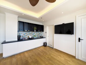 Twin Room, River View | Private kitchen - Sujet Marina Da Nang Hotel by Haviland (Hai Chau)