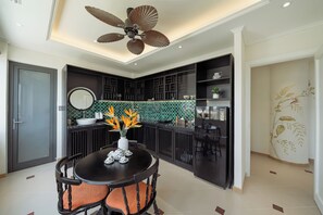 Deluxe Twin Room, River View | Private kitchen - Sujet Marina Da Nang Hotel by Haviland (Hai Chau)